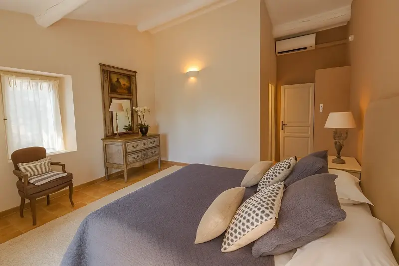 Chambre aux tons taupe